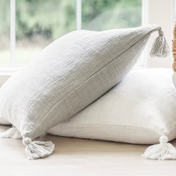 NWT white 20x20 stone washed 100% cotton waffle thrown pillows with tassels - Picture 3 of 3